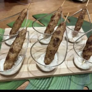 Kebab poulet avec mtebel d'aubergine